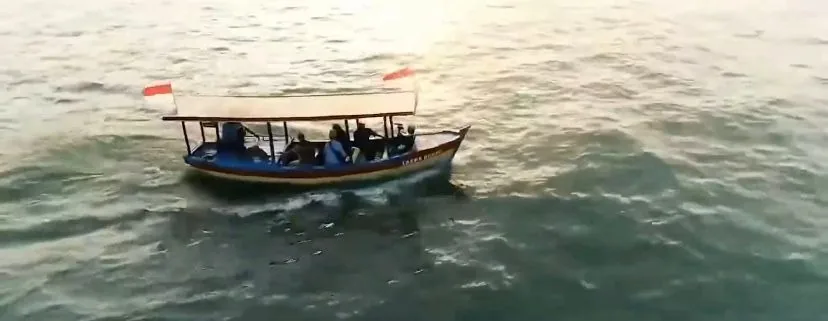 Kapal hasil konversi dengan sistem solar cell di Pekalongan
